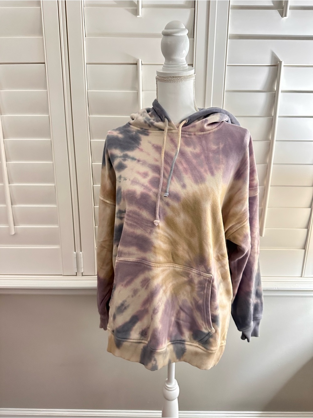 Women’s tie dye American Eagle sweatshirt.
Super soft.
XS
EUC!